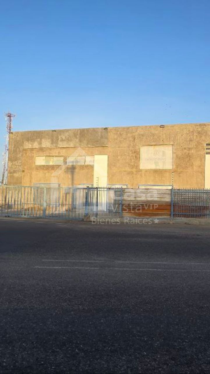 photo_5062367683264842744_y Galpón comercial en Maracaibo | 930 m² | Plaza El Ángel